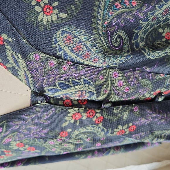 Gorgeous Dark Femme Floral Jessica Simpson Blouse, Sz 1X - Picture 4 of 6